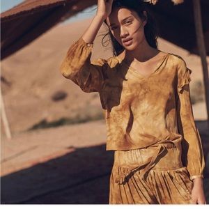 Madewell Tie-Dye Ruffle-Shoulder Top

Gold